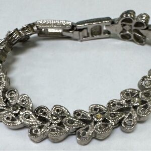 Elegant Silver Tone Floral 7” Bracelet